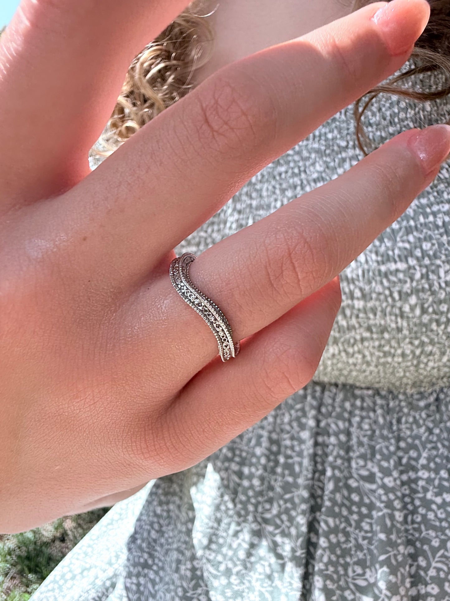 14K gold vintage curved floral band design detail art unique