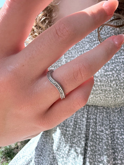 14K gold vintage curved floral band design detail art unique 