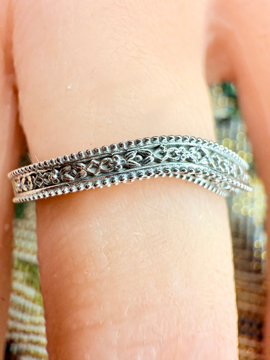 14K gold vintage curved floral band design detail art unique 