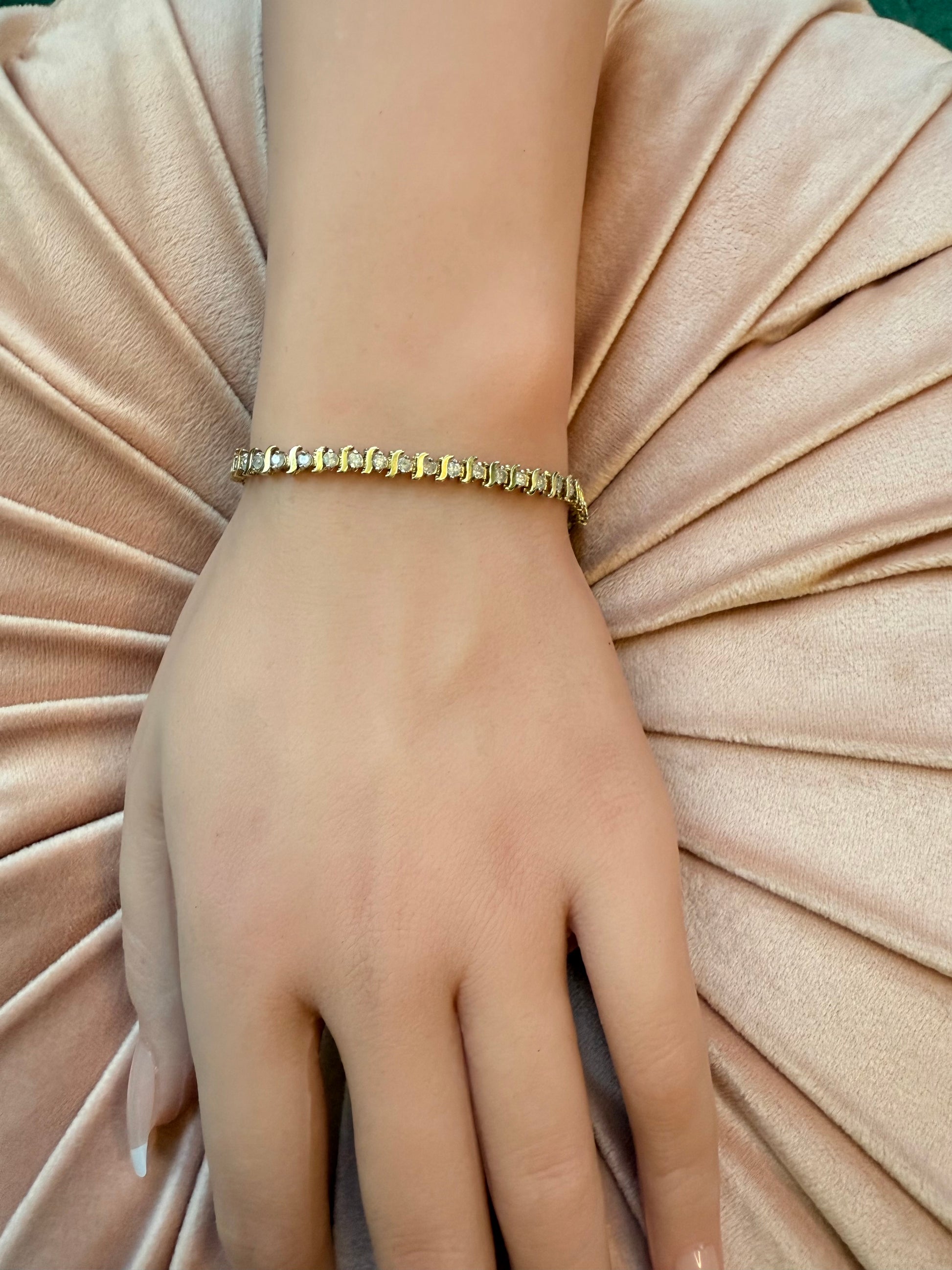 Vintage diamond tennis bracelet 14K yellow gold lab diamonds art deco unique elegant round diamonds sparkle feminine 