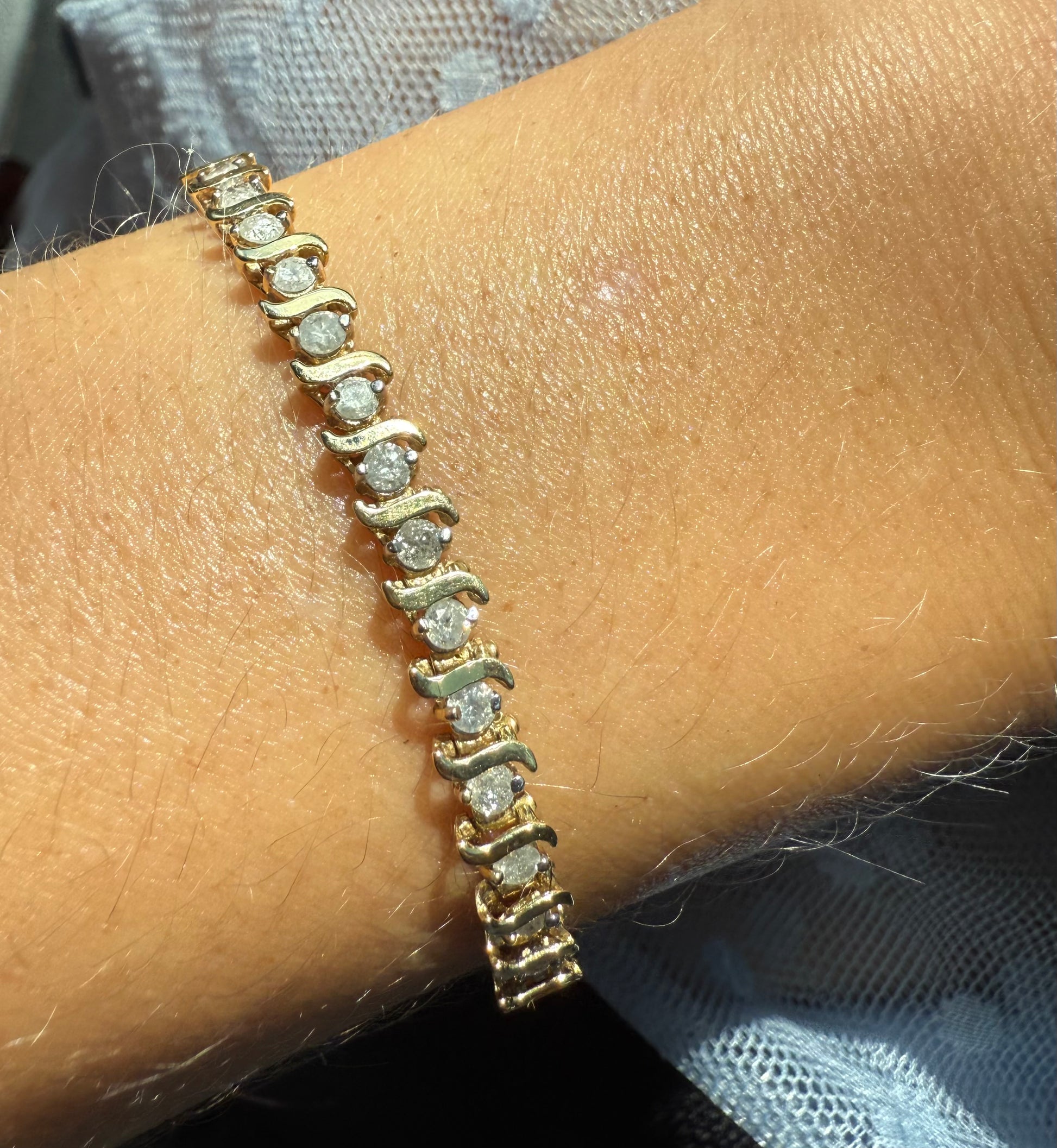 Vintage diamond tennis bracelet 14K yellow gold lab diamonds art deco unique elegant round diamonds sparkle feminine 