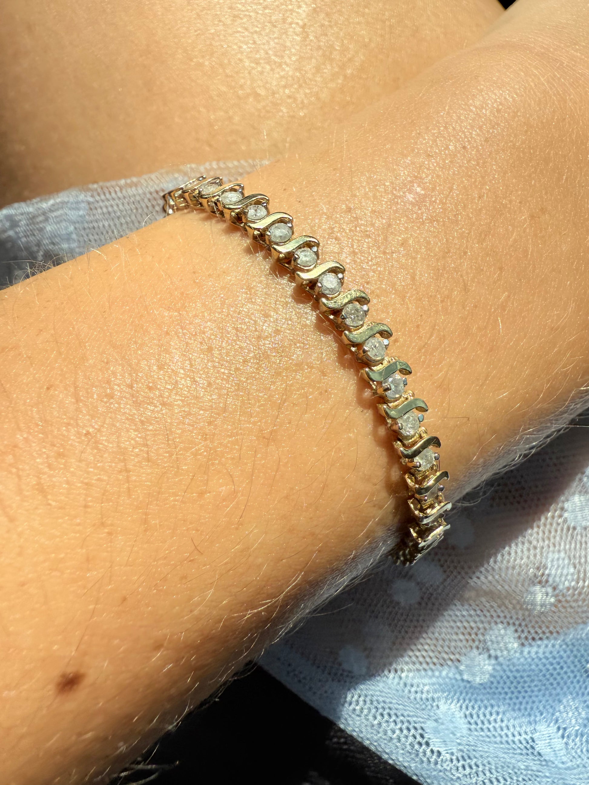 Vintage diamond tennis bracelet 14K yellow gold lab diamonds art deco unique elegant round diamonds sparkle feminine 