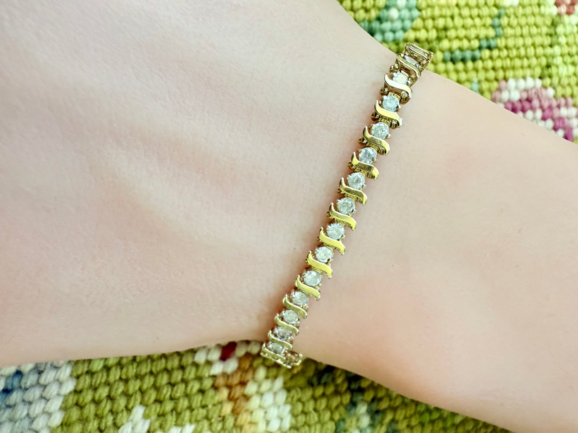 Vintage diamond tennis bracelet 14K yellow gold lab diamonds art deco unique elegant round diamonds sparkle feminine 